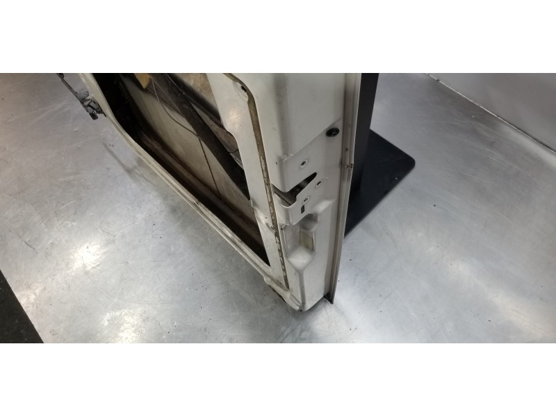 Recambio de puerta trasera derecha para volkswagen lt caja abierta (mod. 1997) lt 28 caja abierta referencia OEM IAM 2D3841080A 