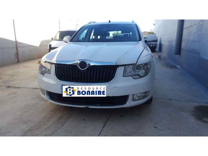 skoda superb combi (3t5) del año 2011