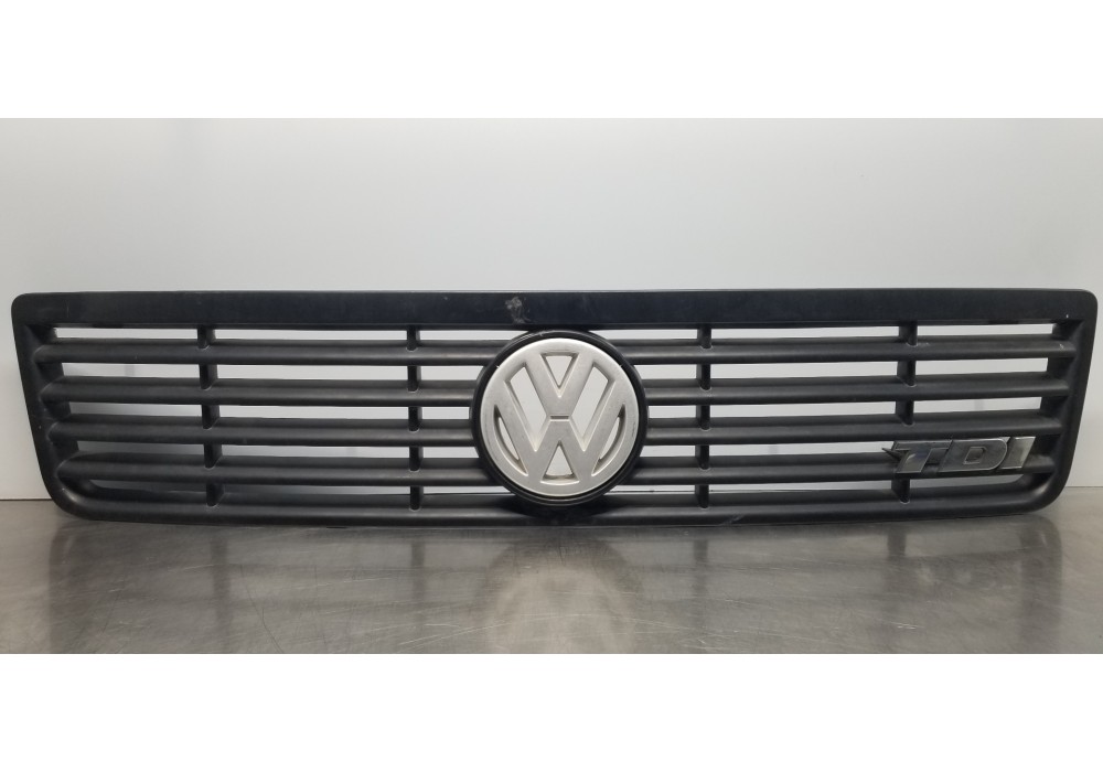 Recambio de rejilla delantera para volkswagen lt caja abierta (mod. 1997) lt 28 caja abierta referencia OEM IAM 2D085365301C 2D0