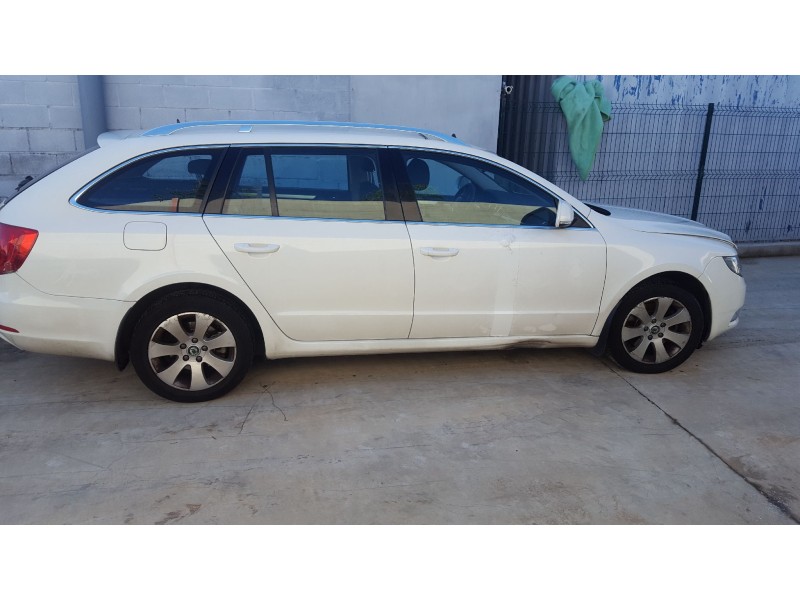 skoda superb combi (3t5) del año 2011