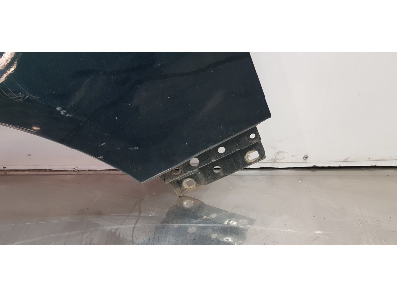 Recambio de aleta delantera izquierda para land rover range rover vogue referencia OEM IAM LR036592  