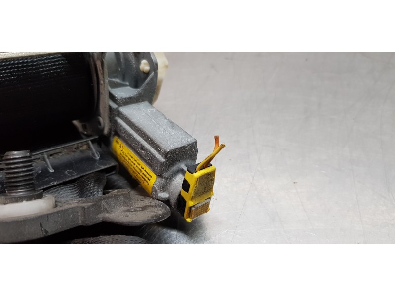 Recambio de cinturon seguridad delantero derecho para peugeot 5008 allure referencia OEM IAM 98019795XX  