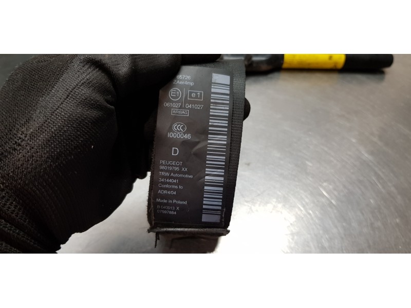 Recambio de cinturon seguridad delantero derecho para peugeot 5008 allure referencia OEM IAM 98019795XX  
