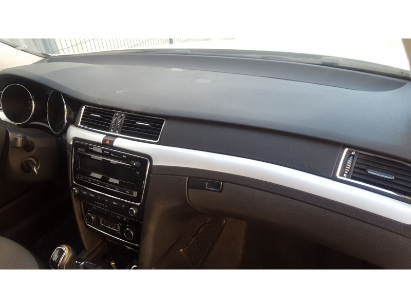 skoda superb combi (3t5) del año 2011