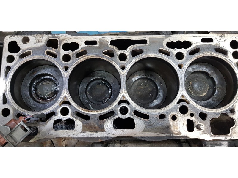 Recambio de bloque para skoda superb combi (3v5) active referencia OEM IAM CRL 04L100033C 04L100090J