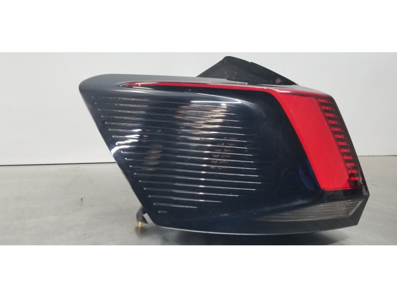 Recambio de piloto trasero izquierdo para peugeot 3008 allure referencia OEM IAM 9810477180  