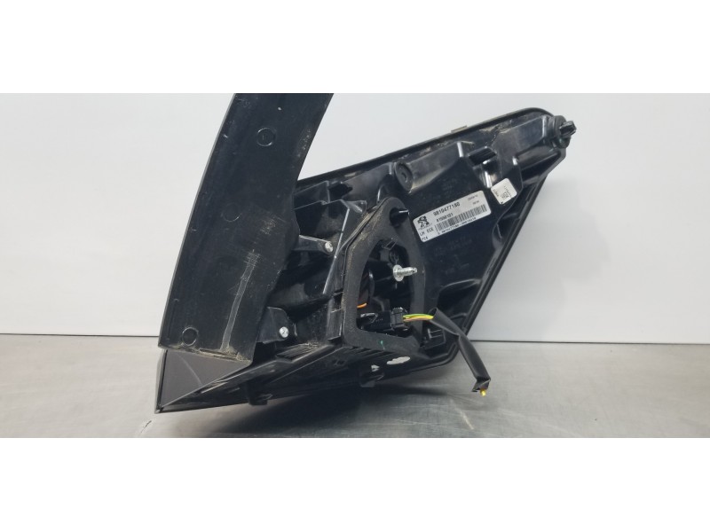 Recambio de piloto trasero izquierdo para peugeot 3008 allure referencia OEM IAM 9810477180  