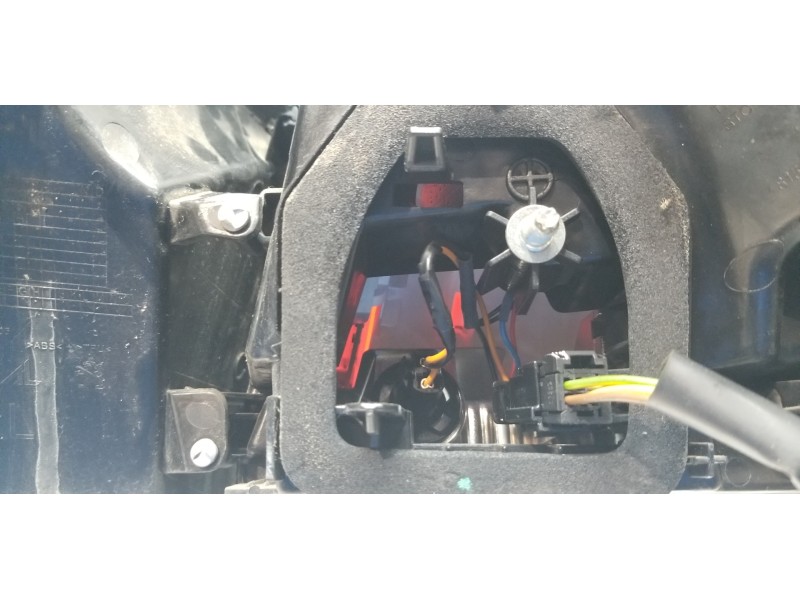 Recambio de piloto trasero izquierdo para peugeot 3008 allure referencia OEM IAM 9810477180  