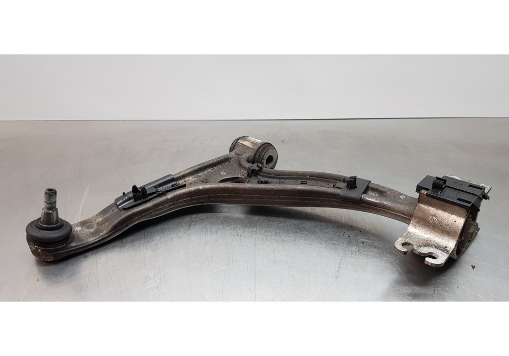 Recambio de brazo suspension inferior delantero izquierdo para mercedes clase b (w246) b 200 cdi (246.208) referencia OEM IAM A2