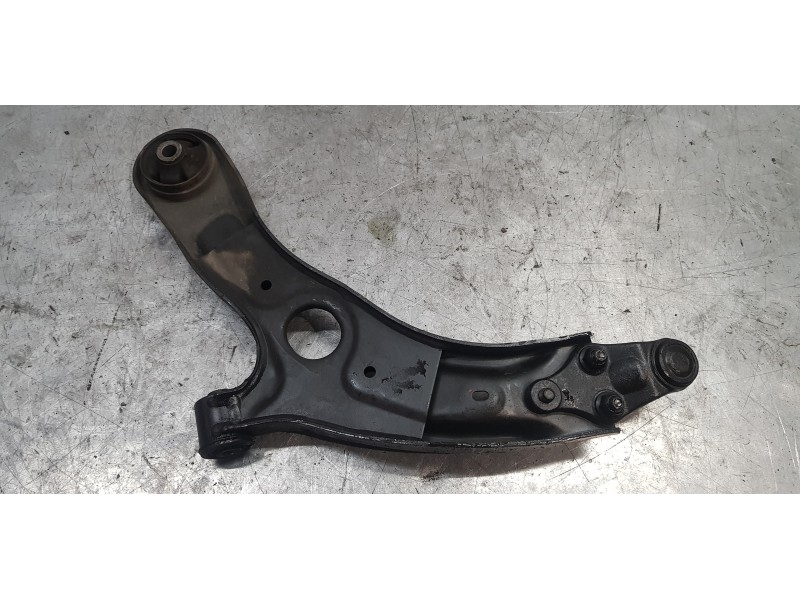 Recambio de brazo suspension inferior delantero derecho para kia carens ( ) concept referencia OEM IAM 54501A4000  