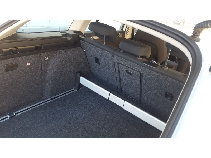 skoda superb combi (3t5) del año 2011