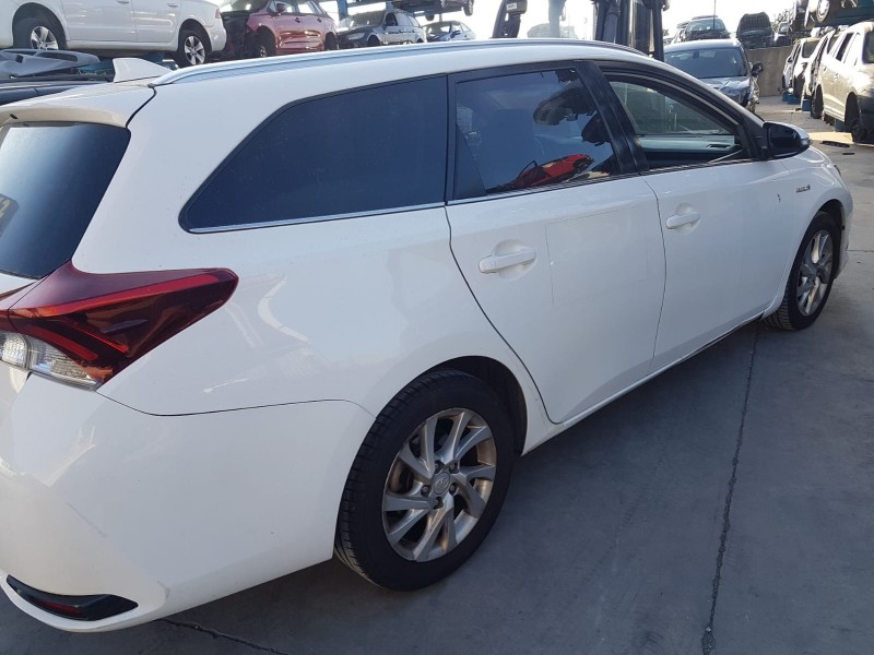 toyota auris touring sports (e18) del año 2015