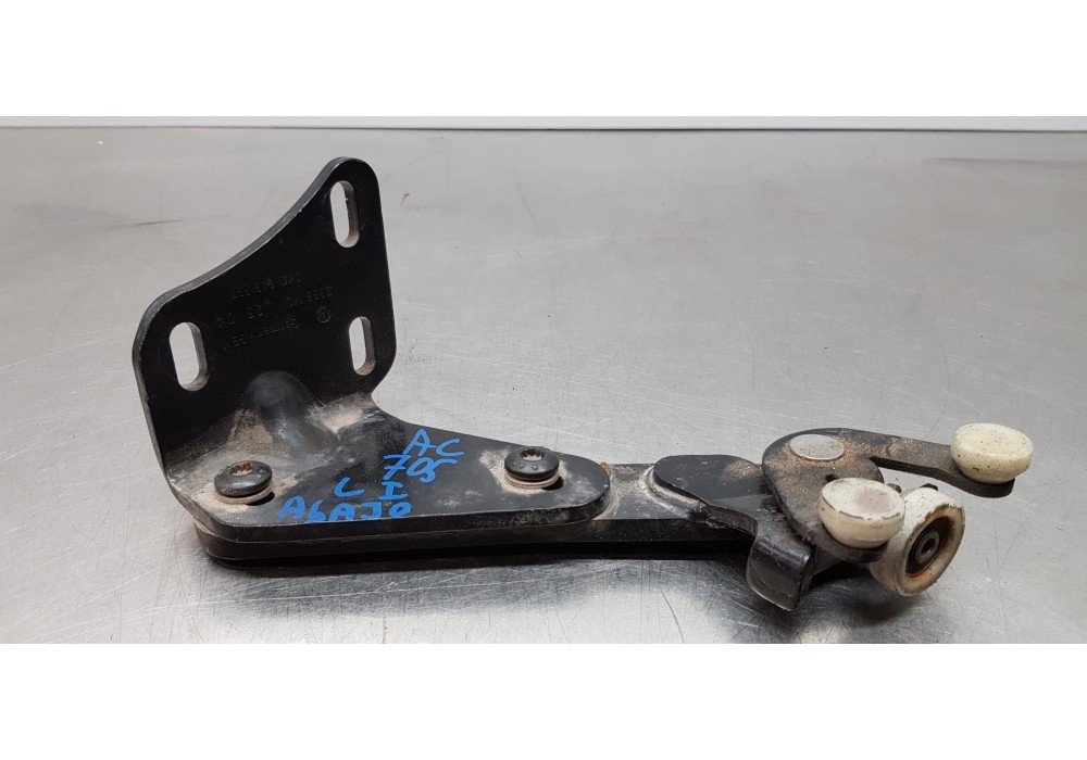 Recambio de soporte / guia puerta corredera para volkswagen caddy ka/kb (2k) furg. referencia OEM IAM 2K0843397B 2K0843397 