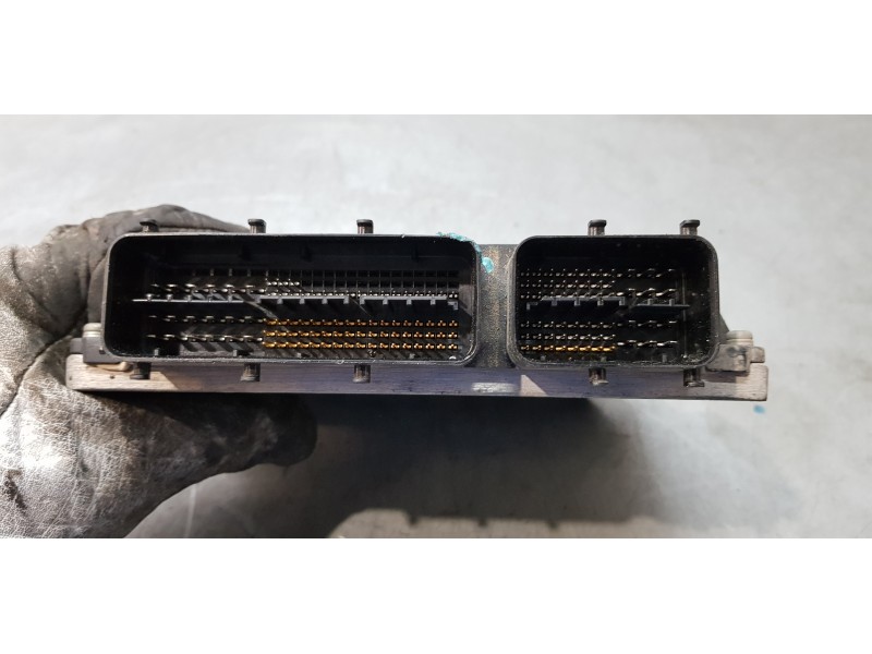 Recambio de centralita motor uce para toyota avensis (t27) executive referencia OEM IAM 8966105F20  