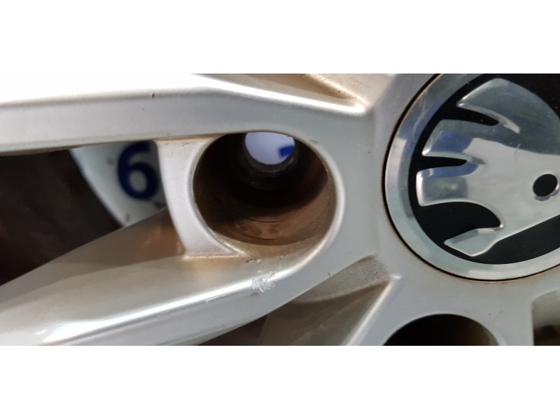 Recambio de llanta para skoda octavia combi (5e5) ambition referencia OEM IAM 5E0601025B   Recambio de llanta para skoda octavia combi (5e5) ambition referencia OEM IAM 5E0601025B