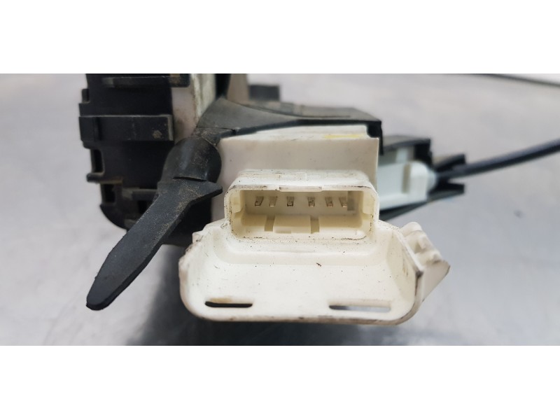 Recambio de cerradura puerta delantera derecha para citroen c4 berlina collection referencia OEM IAM 9136AG  