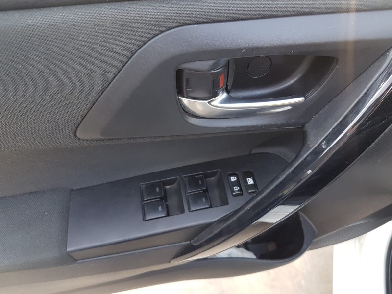 toyota auris touring sports (e18) del año 2015