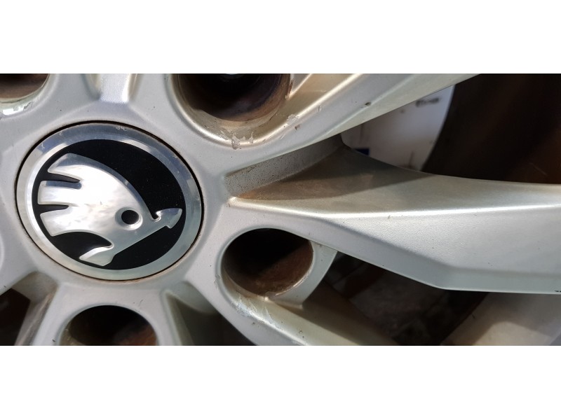 Recambio de llanta para skoda octavia combi (5e5) ambition referencia OEM IAM 5E0601025B   Recambio de llanta para skoda octavia combi (5e5) ambition referencia OEM IAM 5E0601025B