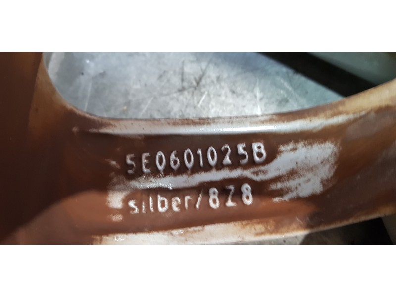 Recambio de llanta para skoda octavia combi (5e5) ambition referencia OEM IAM 5E0601025B   Recambio de llanta para skoda octavia combi (5e5) ambition referencia OEM IAM 5E0601025B