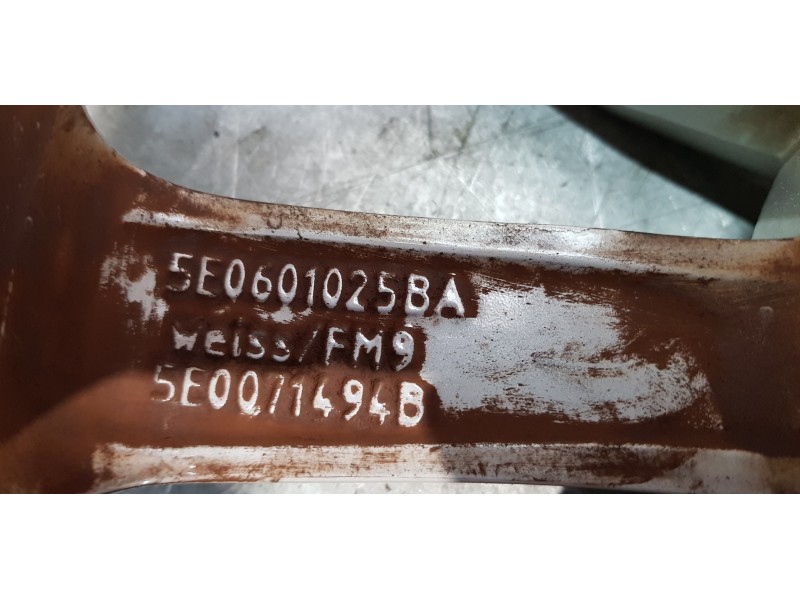 Recambio de llanta para skoda octavia combi (5e5) ambition referencia OEM IAM 5E0601025B   Recambio de llanta para skoda octavia combi (5e5) ambition referencia OEM IAM 5E0601025B