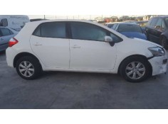 toyota auris del año 2012 2