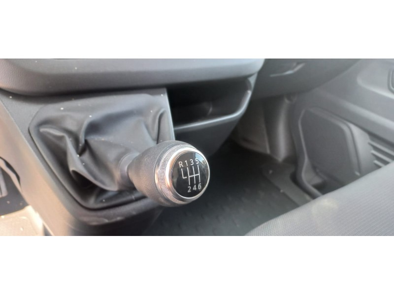 renault trafic furgón del año 2024