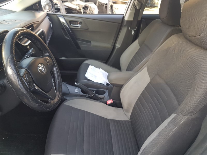 toyota auris touring sports (e18) del año 2015