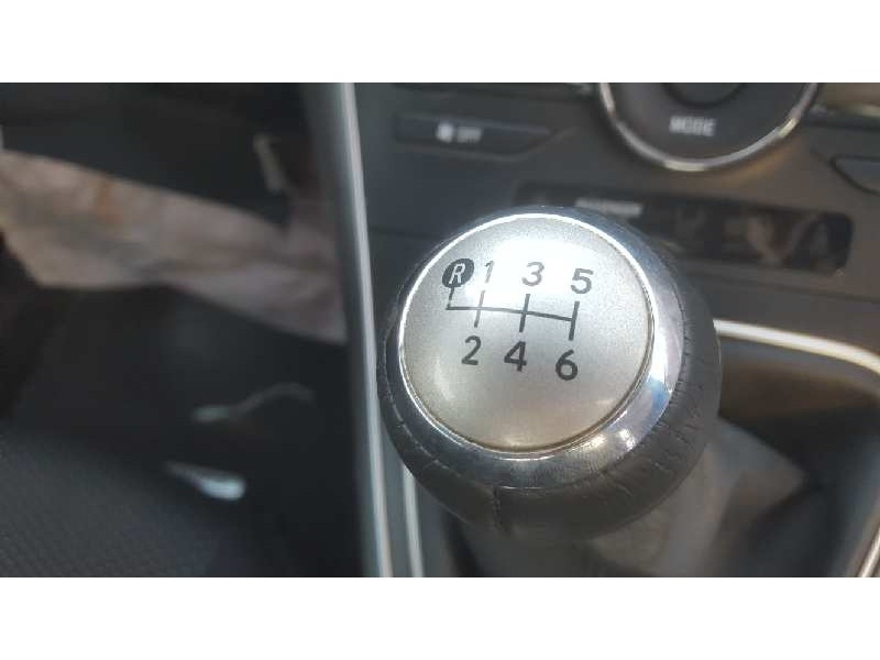 toyota auris del año 2012