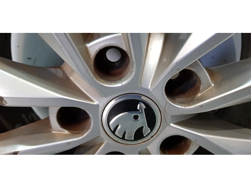 Recambio de llanta para skoda octavia combi (5e5) ambition referencia OEM IAM 5E0601025B   Recambio de llanta para skoda octavia combi (5e5) ambition referencia OEM IAM 5E0601025B