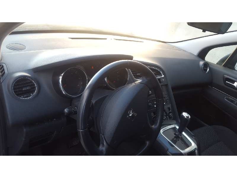 peugeot 5008 del año 2011