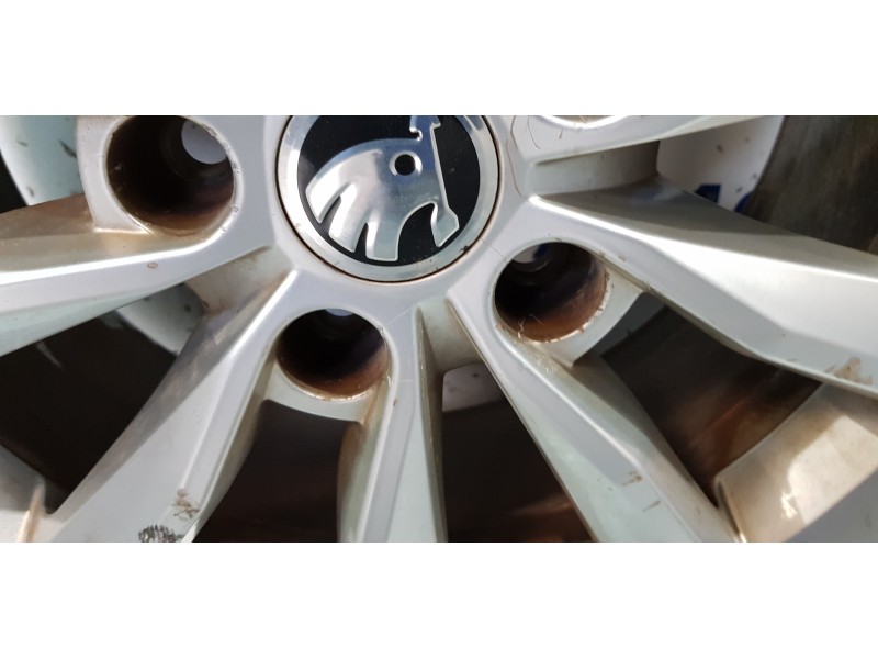 Recambio de llanta para skoda octavia combi (5e5) ambition referencia OEM IAM 5E0601025B   Recambio de llanta para skoda octavia combi (5e5) ambition referencia OEM IAM 5E0601025B