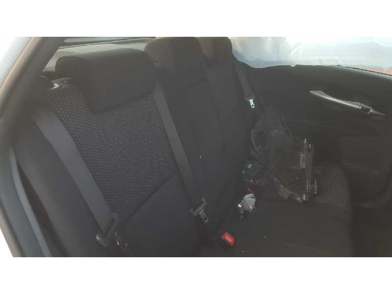 toyota auris del año 2012