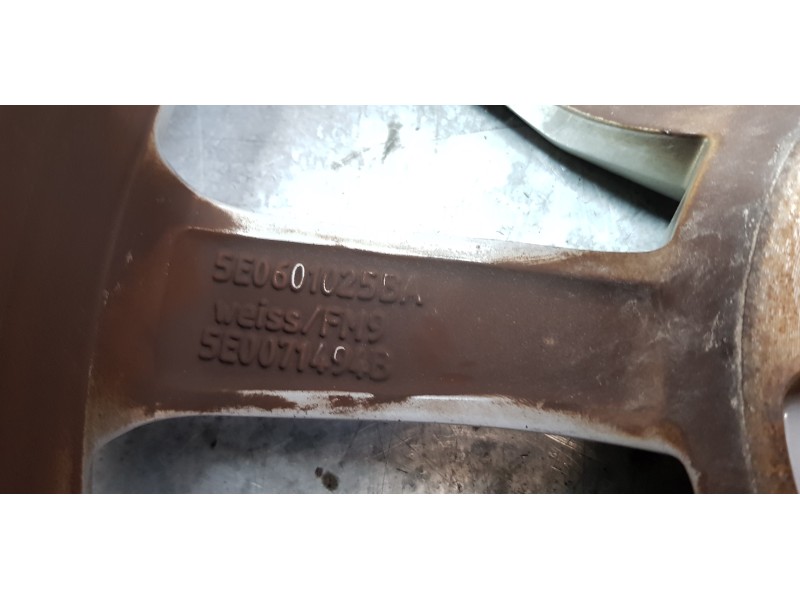 Recambio de llanta para skoda octavia combi (5e5) ambition referencia OEM IAM 5E0601025B   Recambio de llanta para skoda octavia combi (5e5) ambition referencia OEM IAM 5E0601025B