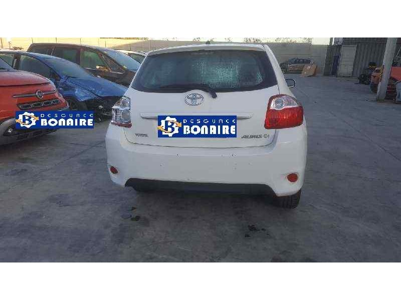 toyota auris del año 2012