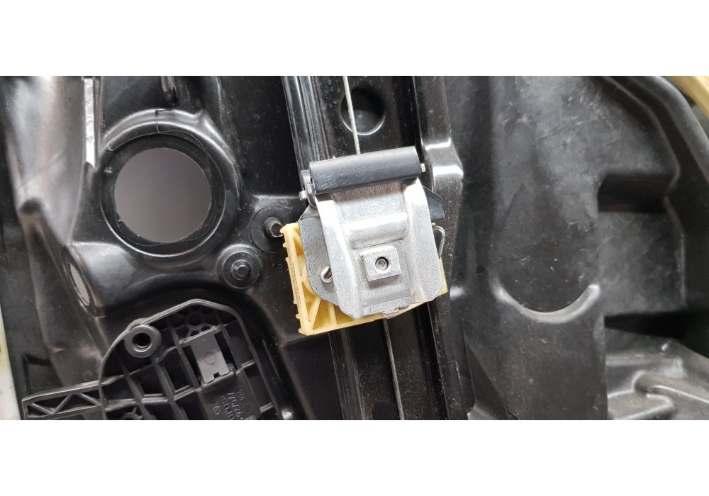 Recambio de elevalunas delantero derecho para mercedes clase b (w246) b 200 cdi (246.208) referencia OEM IAM A2467205800 A246906