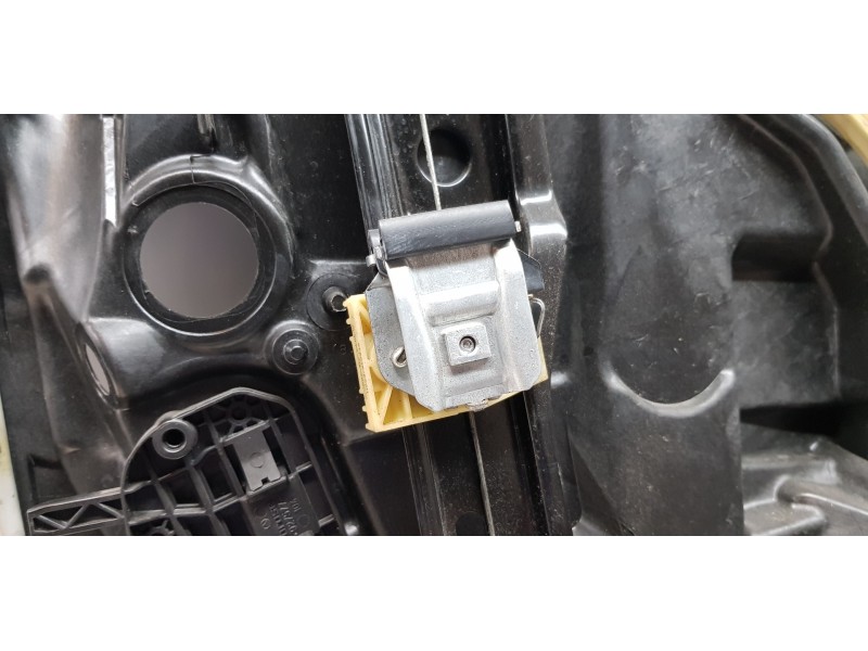 Recambio de elevalunas delantero derecho para mercedes clase b (w246) b 200 cdi (246.208) referencia OEM IAM A2467205800 A246906