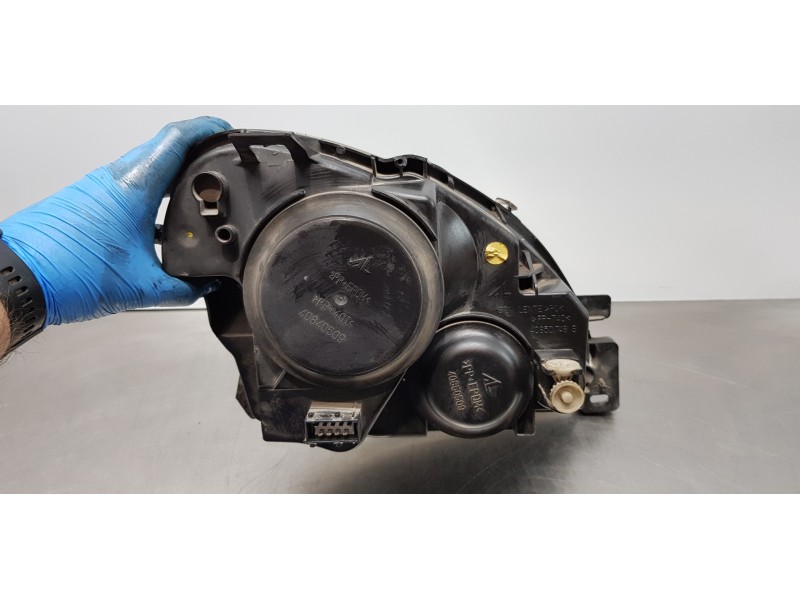Recambio de faro izquierdo para citroen xsara berlina 1.9 d sx referencia OEM IAM 9638157980  