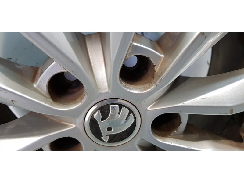 Recambio de llanta para skoda octavia combi (5e5) ambition referencia OEM IAM 5E0601025B   Recambio de llanta para skoda octavia combi (5e5) ambition referencia OEM IAM 5E0601025B