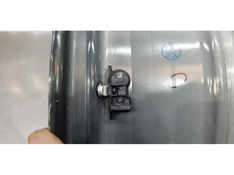 Recambio de llanta para toyota rav 4 plug-in hybrid advance referencia OEM IAM 4261142600  
