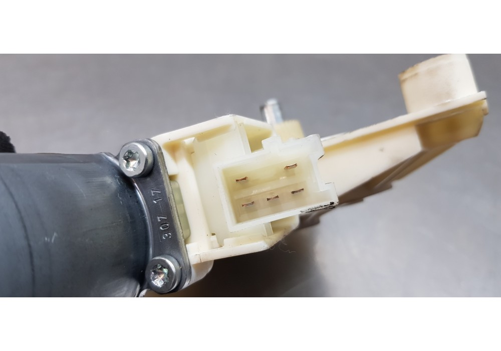 Recambio de elevalunas delantero izquierdo para mercedes clase b (w246) b 200 cdi (246.208) referencia OEM IAM A2469065100  