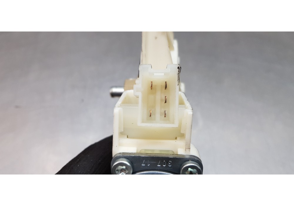 Recambio de elevalunas delantero izquierdo para mercedes clase b (w246) b 200 cdi (246.208) referencia OEM IAM A2469065100  