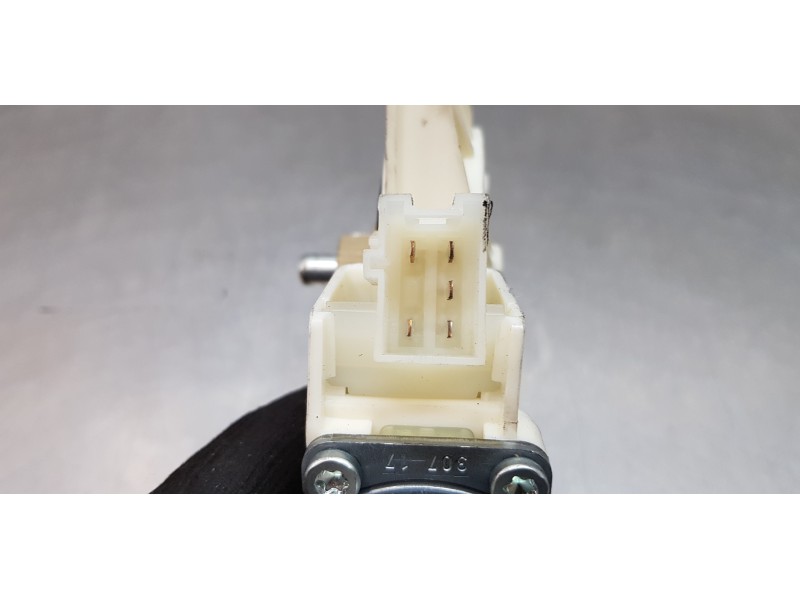 Recambio de elevalunas delantero izquierdo para mercedes clase b (w246) b 200 cdi (246.208) referencia OEM IAM A2469065100  