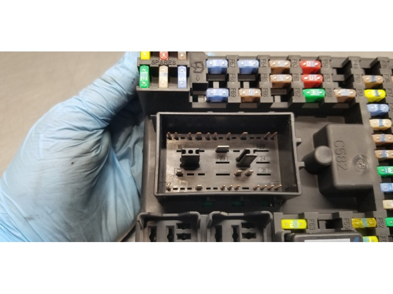 Recambio de caja reles / fusibles para land rover evoque prestige referencia OEM IAM EJ3214F041AD LR077223 EJ3214F041AE