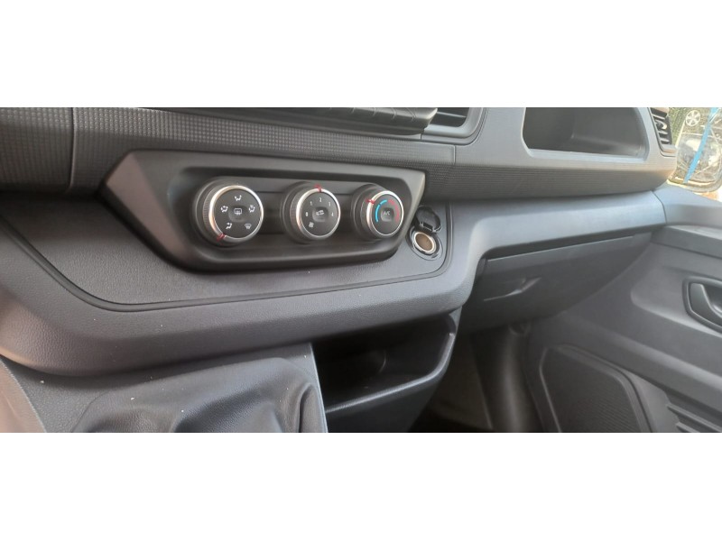 renault trafic furgón del año 2024