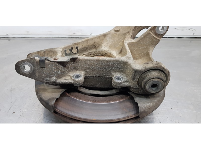 Recambio de mangueta trasera izquierda para land rover range rover vogue referencia OEM IAM LR038551  