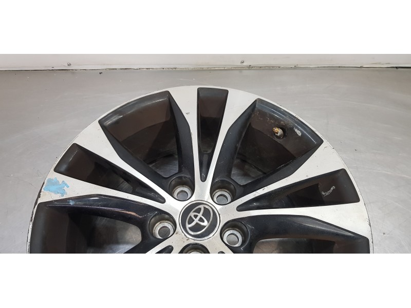 Recambio de llanta para toyota rav 4 active referencia OEM IAM 4261142560  
