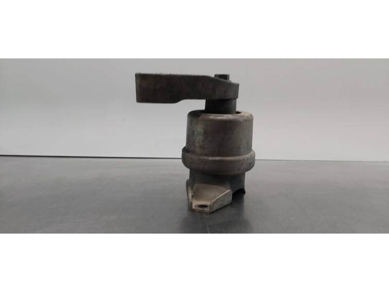 Recambio de soporte motor derecho para volkswagen t5 transporter/furgoneta caja cerrada referencia OEM IAM 7H0199256F  