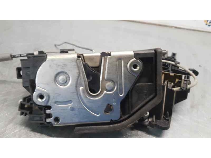 Recambio de cerradura puerta delantera derecha para bmw serie 1 berlina (e81/e87) 120d referencia OEM IAM 7167074  