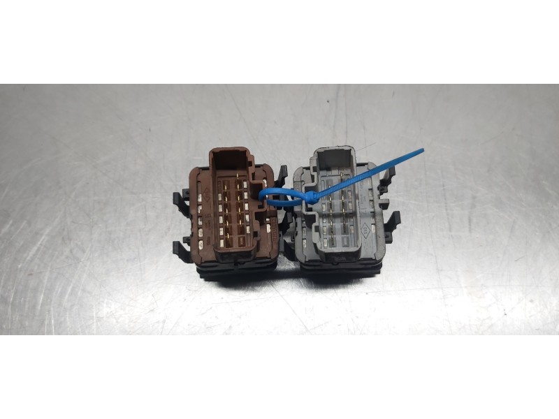 Recambio de mando elevalunas delantero izquierdo para renault scenic ii confort authentique referencia OEM IAM 8200315042   Recambio de mando elevalunas delantero izquierdo para renault scenic ii confort authentique referencia OEM IAM 8200315042