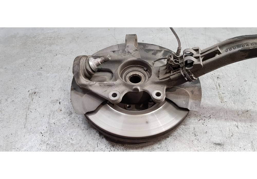 Recambio de mangueta delantera derecha para mercedes clase r (w251) r 350 cdi l 4-matic (251.122) referencia OEM IAM A2513300820